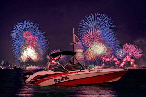 Dubai: Oudejaarsavond privé of gedeelde rondvaart met vuurwerk