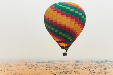 Dubai: Zonsopgang ballonvaart met kamelenrit & ontbijt
