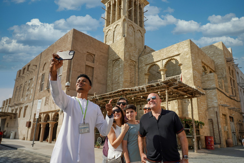 Oud Dubai: Eersteklas rondleiding met street food & ritje op een Abra
