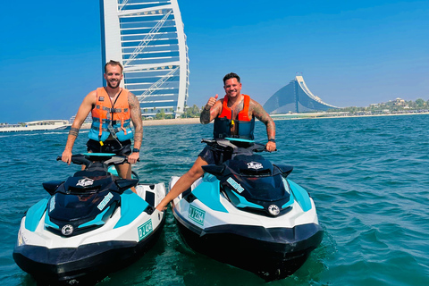 JETSKI/bezoek de prachtige architectuur van het emiraat met foto's en video...