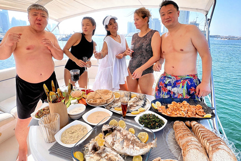 Dubai: 2 uur privé jachtcruise & frisdrank + optionele BBQ