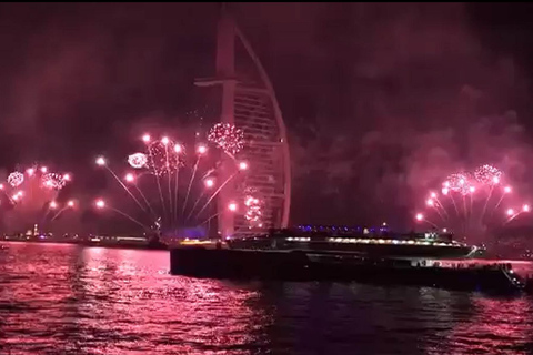 Dubai: Oudejaarsavond MegaYacht Lotus vuurwerk & dinercruise
