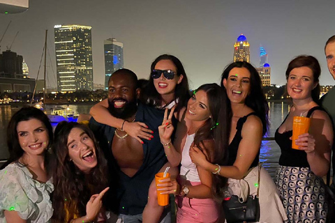 Dubai: Marina Yacht Party met BBQ, onbeperkt drankjes en DJ