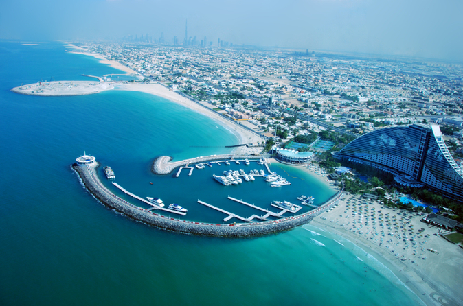 Dubai-combi: helikoptervlucht en ervaring in een woestijnkamp per 4x4 Dubai-combi: helikoptervlucht en ervaring in een woestijnkamp per 4x4