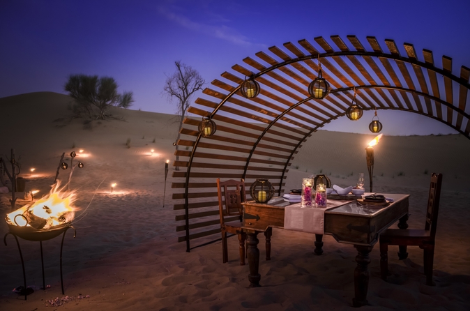 Ervaring met luxe diner in de woestijn, vertrek vanuit Dubai Ervaring met luxe diner in de woestijn, vertrek vanuit Dubai