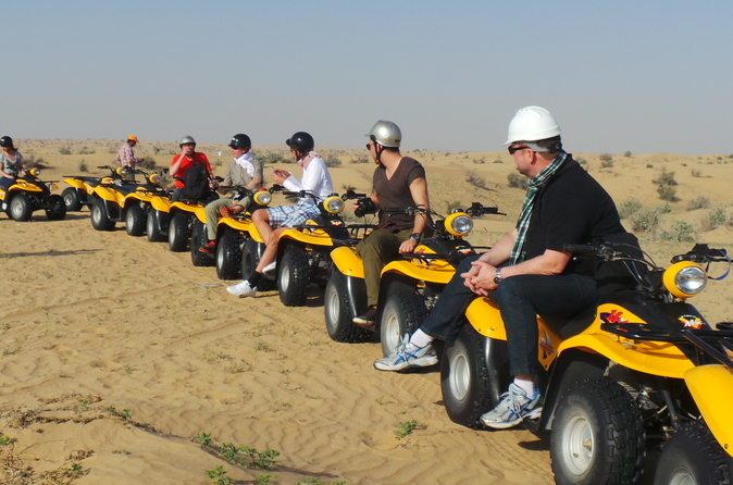 Zelf rijden met woestijnbuggy of quad plus vervoer vanuit Dubai Zelf rijden met woestijnbuggy of quad plus vervoer vanuit Dubai